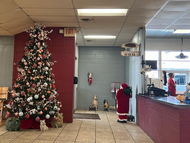 Henleys BBQ exterior view showcasing professional restaurants services in Town Creek, Alabama