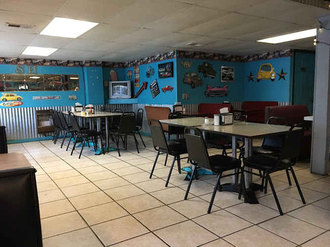 Smokey Hollow Restaurant exterior view showcasing professional restaurants services in Jemison, Alabama