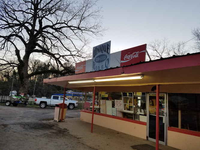 Unique Bar-B-Q Place exterior view showcasing professional restaurants services in Goodwater, Alabama