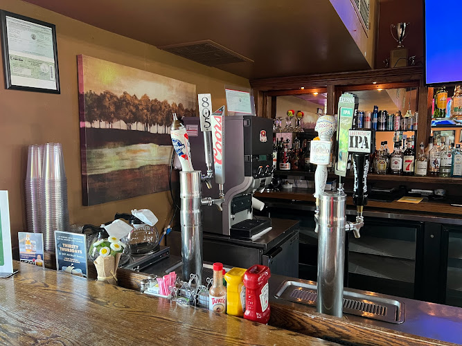 10th hole bar & grill exterior view showcasing professional restaurants services in Altadena, California