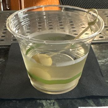 348s.jpg Henry’s Bar & Restaurant