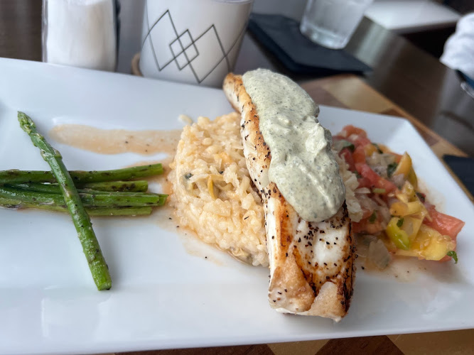 5200 Restaurant & Lounge exterior view showcasing professional restaurants services in Little River, California