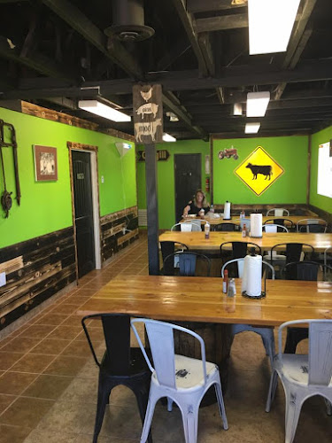 Agee's Barbecue Market exterior view showcasing professional restaurants services in Munds Park, Arizona