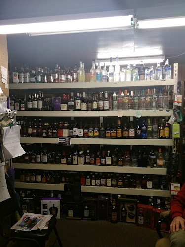 B & R Beverages & Spirits exterior view showcasing professional Beer store services in Scottsboro, Alabama