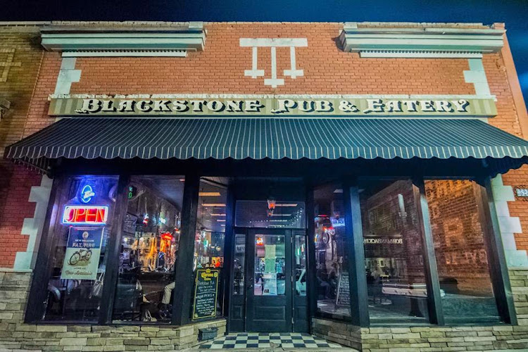 BLACKSTONE PUB & EATERY exterior view showcasing professional restaurants services in Gadsden, Alabama