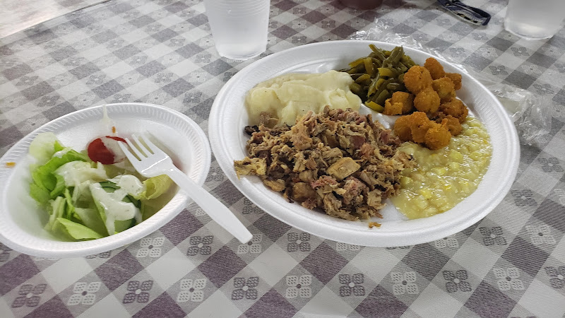 Barry's Backyard BBQ exterior view showcasing professional restaurants services in Boaz, Alabama