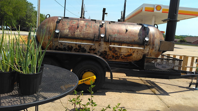 Beau's Bayou Smokehouse exterior view showcasing professional restaurants services in Farmington, Arkansas