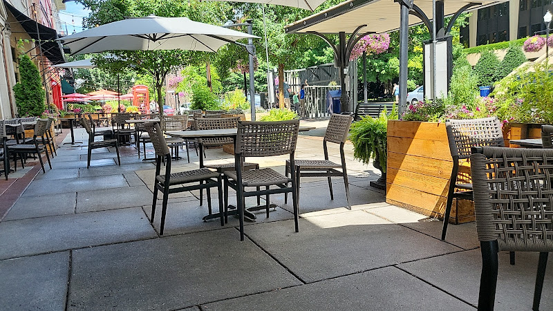 BeeZr exterior view showcasing professional restaurants services in Huntsville, Alabama