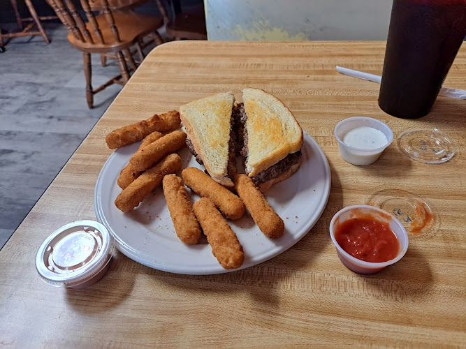 Between the Buns exterior view showcasing professional restaurants services in Calico Rock, Arkansas