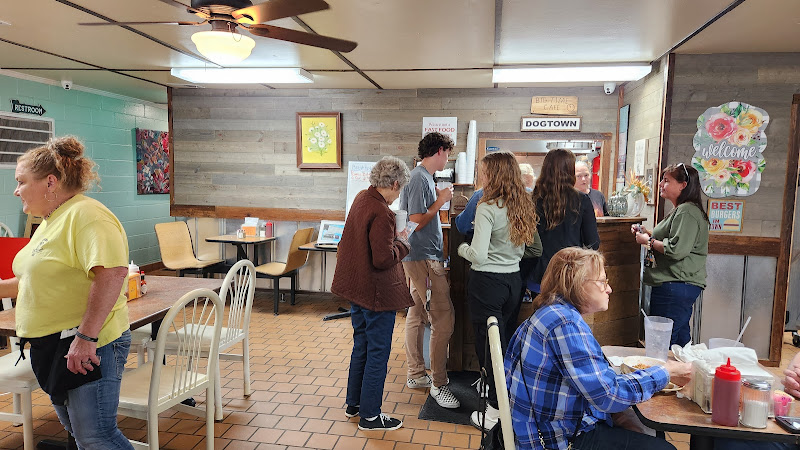 Big Time Cafe exterior view showcasing professional restaurants services in Fort Payne, Alabama