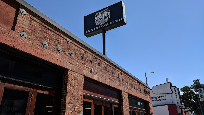 Brews Brothers exterior view showcasing professional restaurants services in North Hollywood, California