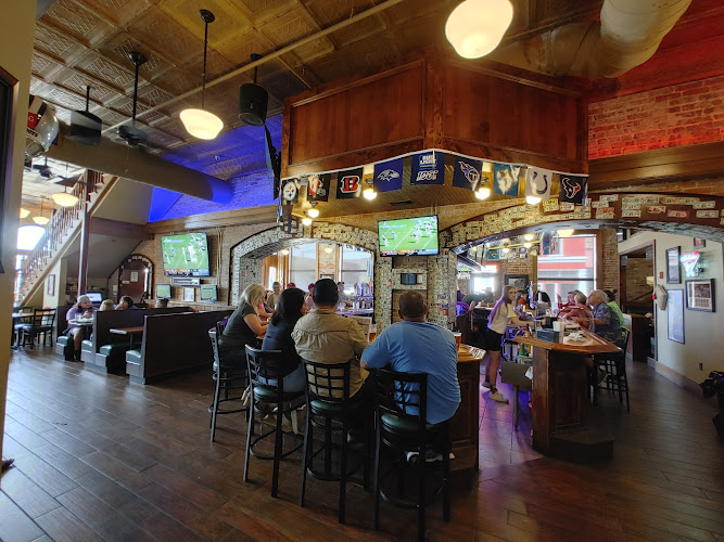 Buckets Sports Bar & Grill exterior view showcasing professional restaurants services in Harrison, Arkansas
