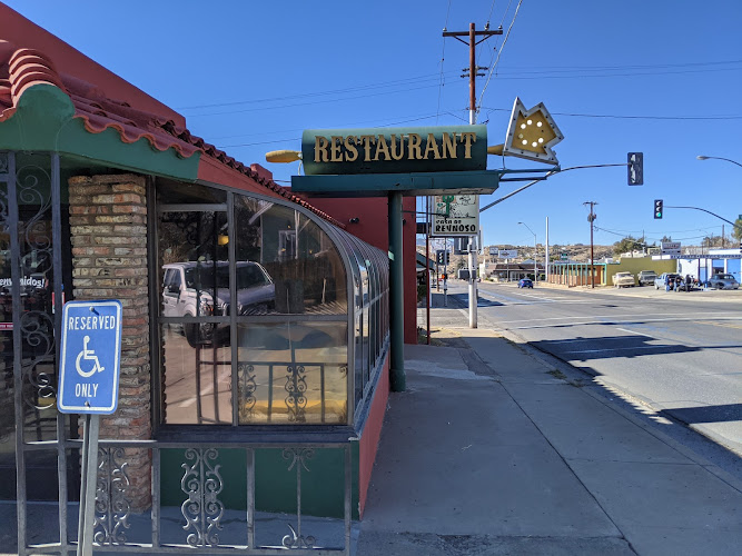 Chalo's Casa Reynoso exterior view showcasing professional restaurants services in Globe, Arizona