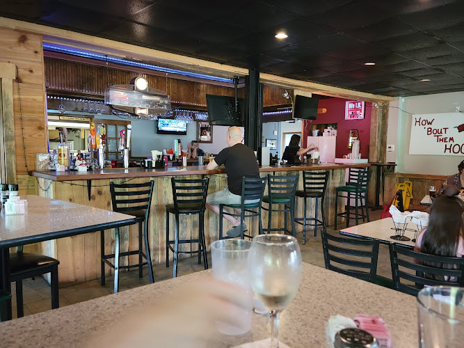 Charlie's Pizza Pub exterior view showcasing professional restaurants services in Hot Springs Village, Arkansas