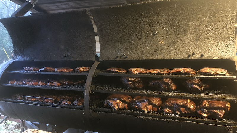 Chopper's Ol' School BBQ exterior view showcasing professional restaurants services in Daleville, Alabama