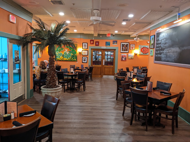 Cosmo's Restaurant & Bar exterior view showcasing professional restaurants services in Orange Beach, Alabama