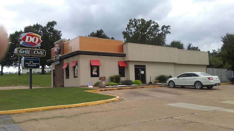 Dairy Queen Grill & Chill exterior view showcasing professional restaurants services in Salem, Arkansas