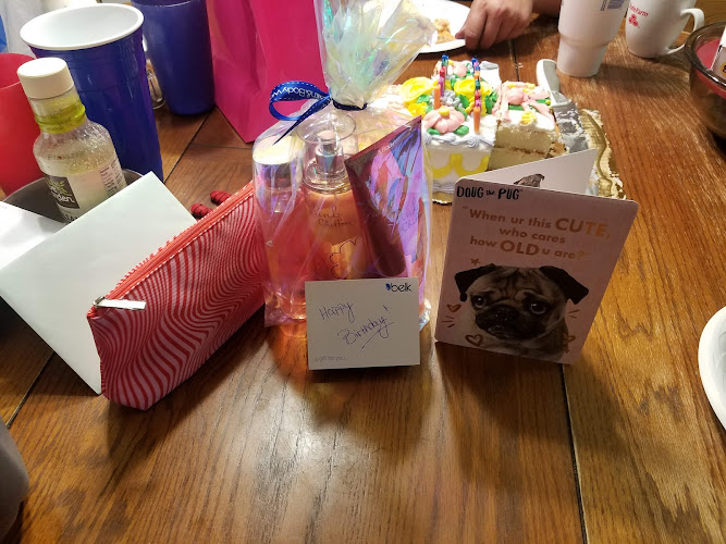 Dee Ford's West exterior view showcasing professional restaurants services in Lincoln, Alabama