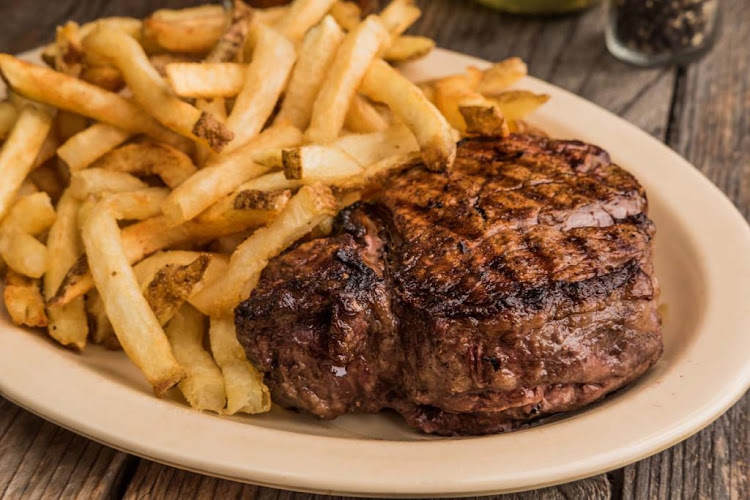 Doe's Eat Place exterior view showcasing professional restaurants services in Russellville, Alabama