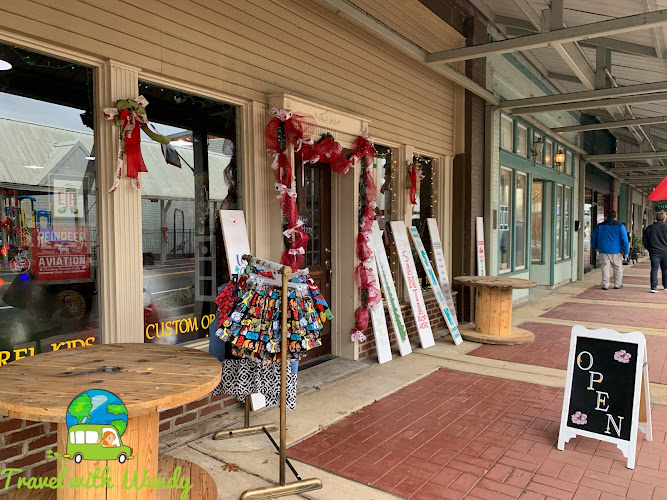 Eatin' in the Attic exterior view showcasing professional restaurants services in Hartselle, Alabama