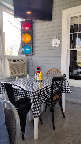 Farmhouse & Co. exterior view showcasing professional restaurants services in Lineville, Alabama