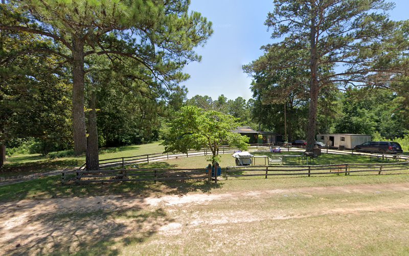 Flossies BBQ exterior view showcasing professional restaurants services in Clayton, Alabama