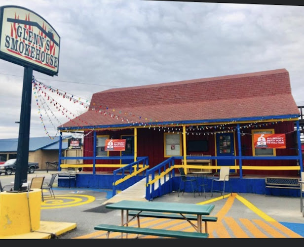 Glenn's Smokehouse exterior view showcasing professional restaurants services in Searcy, Arkansas