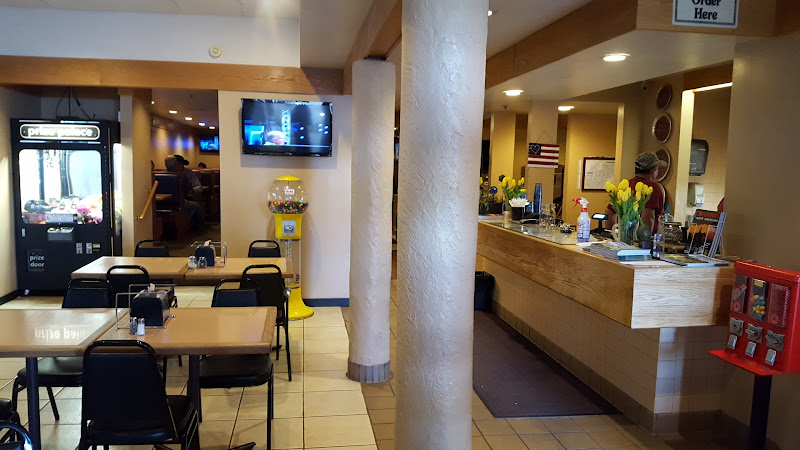 Goob's Pizza exterior view showcasing professional restaurants services in Springerville, Arizona