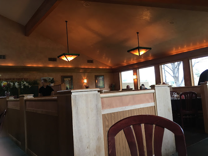 Highland House Restaurant exterior view showcasing professional restaurants services in Mt Shasta, California