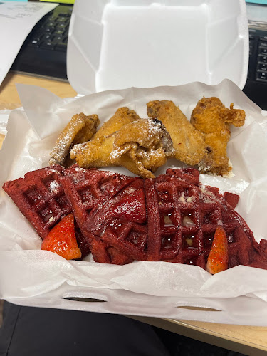 HoneyBee Daiquiri Bar & Eatery exterior view showcasing professional restaurants services in Prichard, Alabama