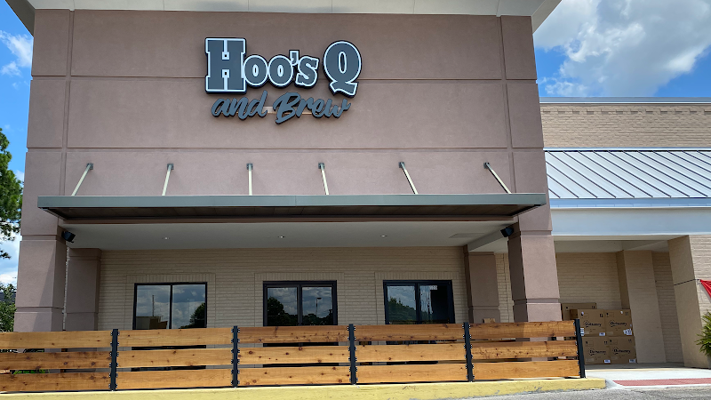 Hoo's Q & Brew exterior view showcasing professional restaurants services in Tuscaloosa, Alabama