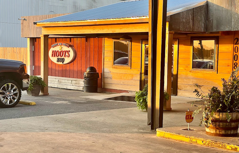 Hoots BBQ & Steaks exterior view showcasing professional restaurants services in McGehee, Arkansas