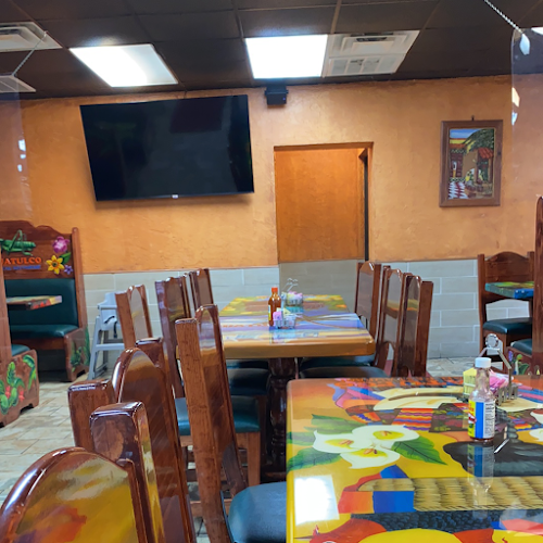 Huatulco Mexican restaurant fayette exterior view showcasing professional restaurants services in Fayette, Alabama