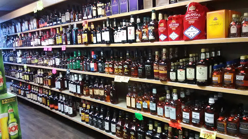 I-40 Liquors exterior view showcasing professional Beer store services in Morrilton, Arkansas