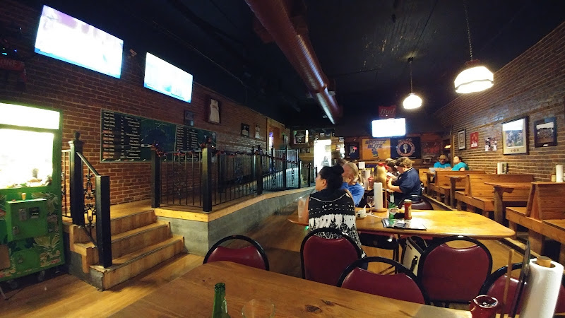 JR’s Sportsbar and Grill exterior view showcasing professional restaurants services in Alexander City, Alabama