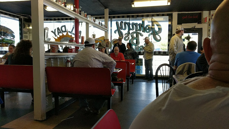 Johnny B's exterior view showcasing professional restaurants services in El Dorado, Arkansas