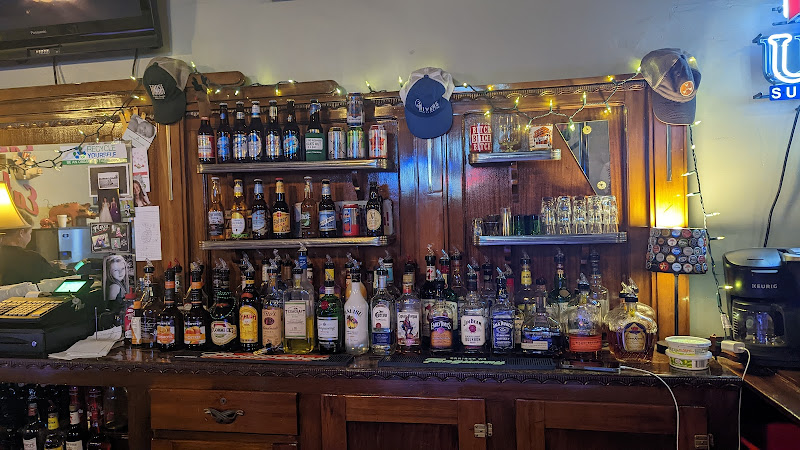 Kelly's On The Square exterior view showcasing professional restaurants services in DeWitt, Arkansas