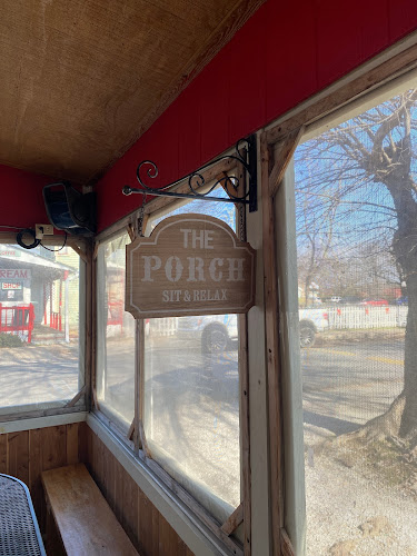 Kin Folk's BBQ exterior view showcasing professional restaurants services in Mountain View, Arkansas