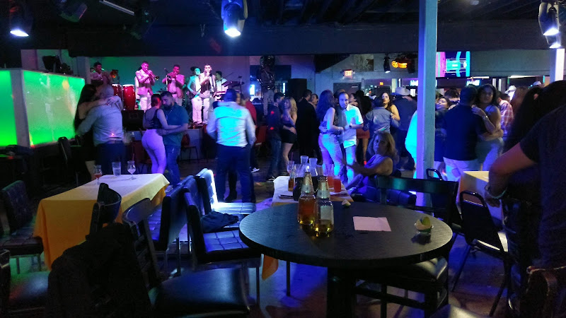 Leonardo's exterior view showcasing professional restaurants services in Fullerton, California