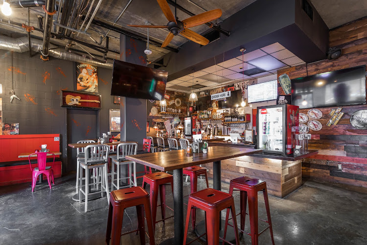 Lobster & Beer exterior view showcasing professional restaurants services in Los Angeles, California