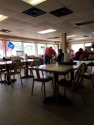 Mava's Kitchen exterior view showcasing professional restaurants services in Carbon Hill, Alabama