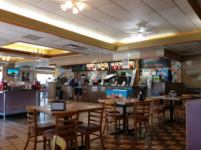 Mega Tom's Charbroiled Burgers exterior view showcasing professional restaurants services in Barstow, California