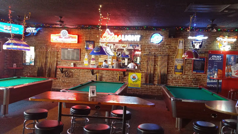 Micky's Bar & Grill exterior view showcasing professional restaurants services in Lemoore, California