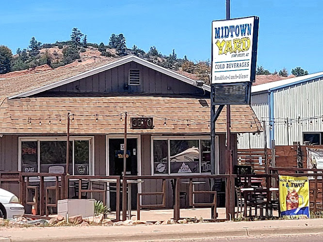 Midtown Yard exterior view showcasing professional restaurants services in Payson, Arizona