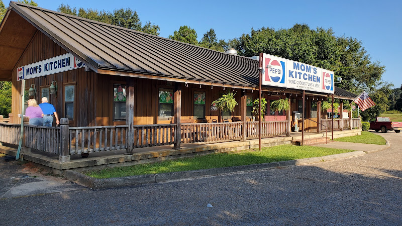 Mom's Kitchen exterior view showcasing professional restaurants services in Hartford, Alabama