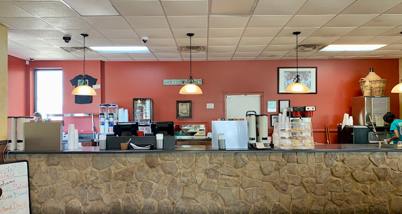 Mr. G's Pizza exterior view showcasing professional restaurants services in Demopolis, Alabama