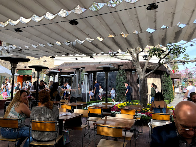 Ombra Wine Bar & Restaurant exterior view showcasing professional restaurants services in Glendale, California