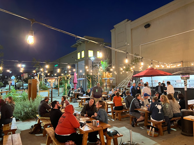 Ounces Outdoors exterior view showcasing professional restaurants services in San Rafael, California