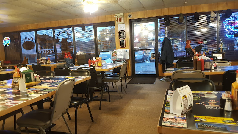 Pig 'N Chik BBQ exterior view showcasing professional restaurants services in Sherwood, Arkansas