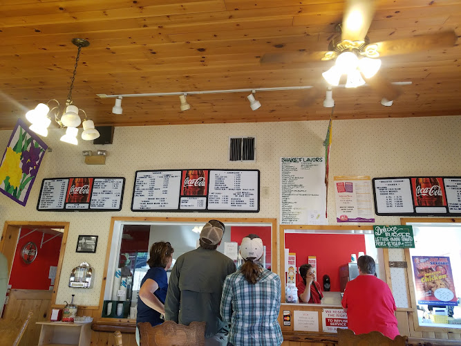 Pine Shack Frosty exterior view showcasing professional restaurants services in Chester, California